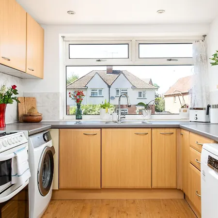 Comfortable And Quiet 2 Bed House-parking-families *